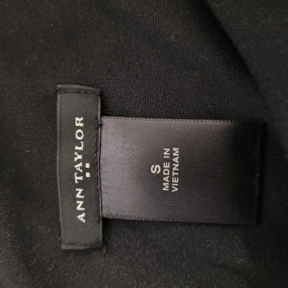 Ann Taylor Black with Gray Floral Print Dr… - Picture 4 of 4